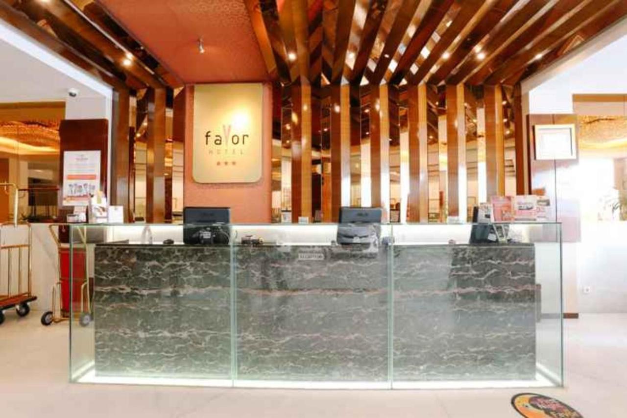 Favor Hotel Makassar City Center By Life Macáçar Exterior foto