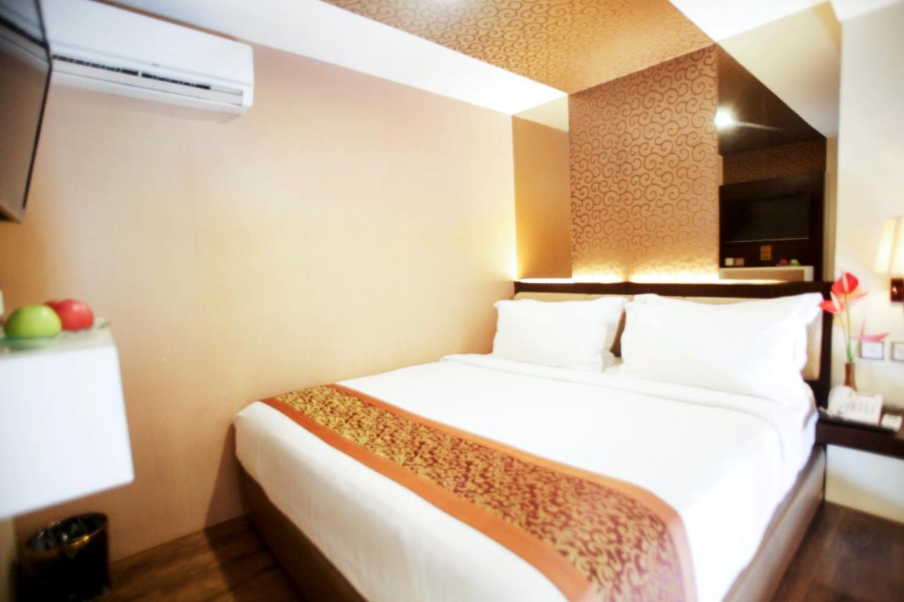 Favor Hotel Makassar City Center By Life Macáçar Exterior foto