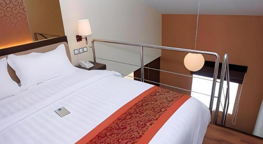 Favor Hotel Makassar City Center By Life Macáçar Exterior foto