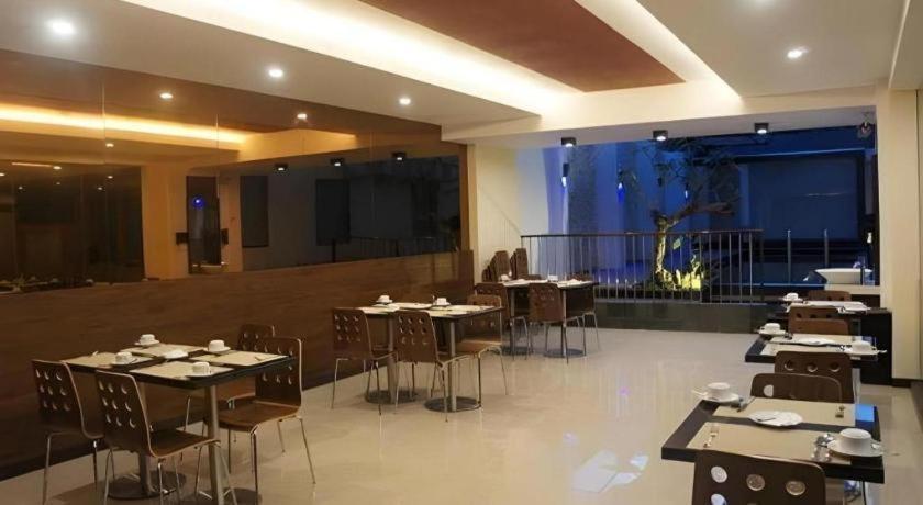 Favor Hotel Makassar City Center By Life Macáçar Exterior foto