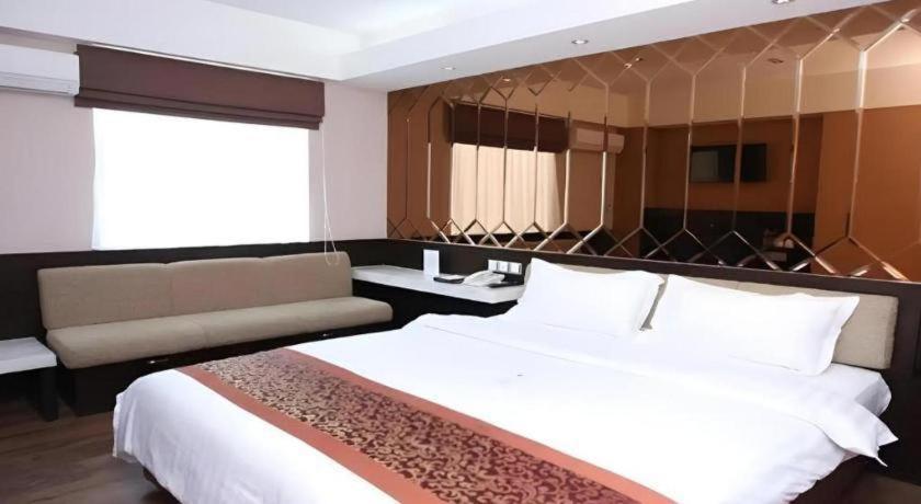 Favor Hotel Makassar City Center By Life Macáçar Exterior foto