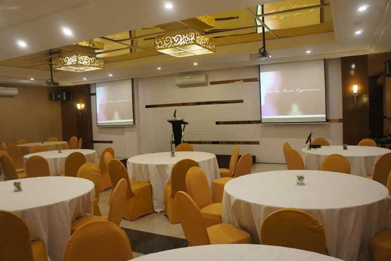 Favor Hotel Makassar City Center By Life Macáçar Exterior foto