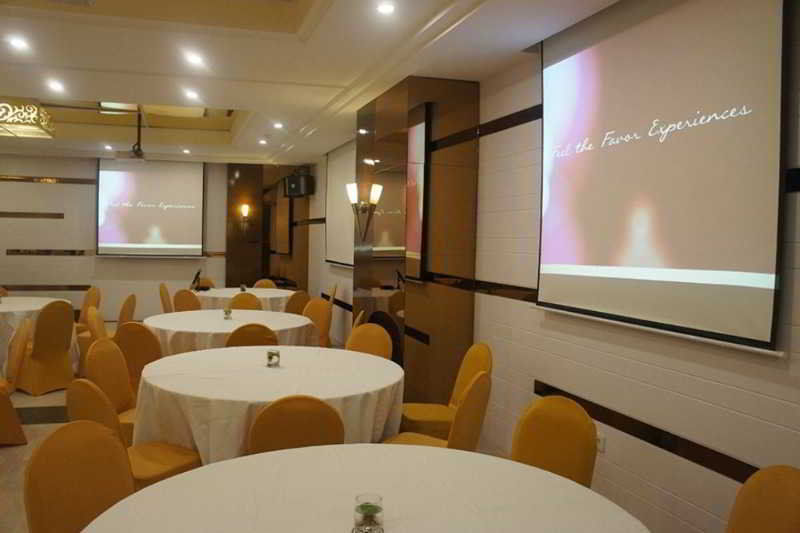 Favor Hotel Makassar City Center By Life Macáçar Exterior foto