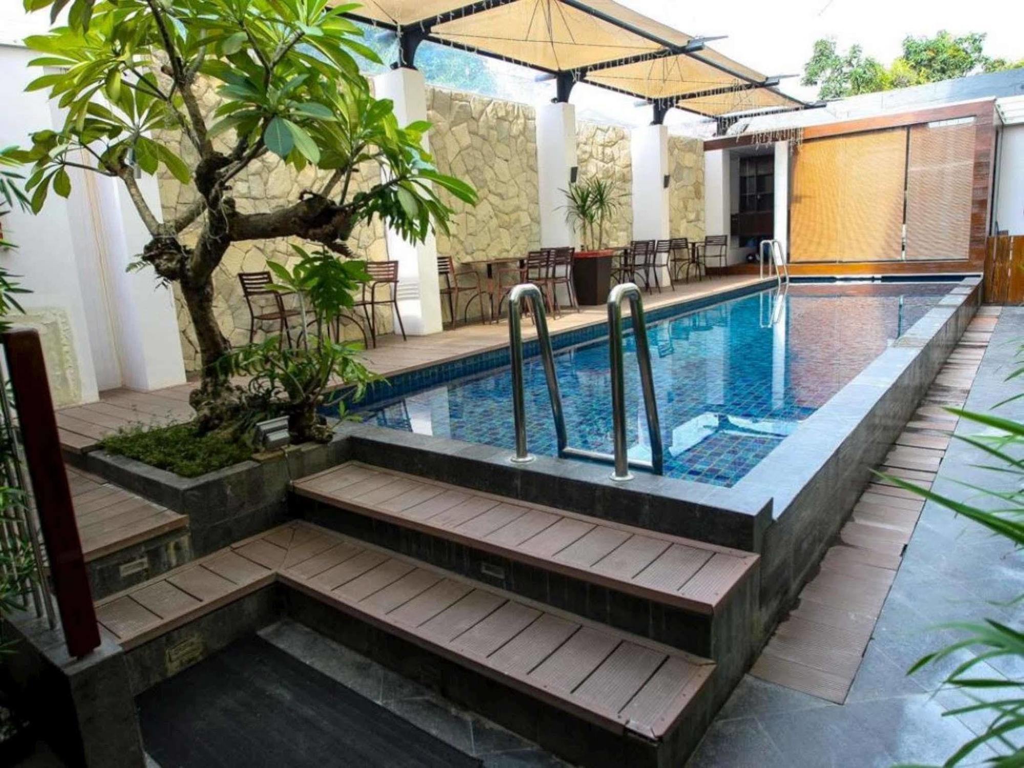 Favor Hotel Makassar City Center By Life Macáçar Exterior foto